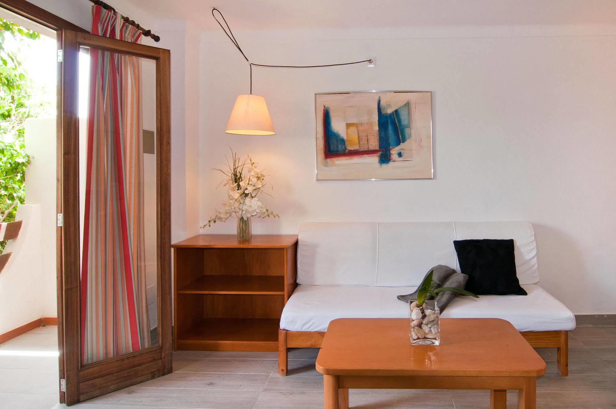 Apartamentos Estanques Colonia de Sant Jordi Bagian luar foto