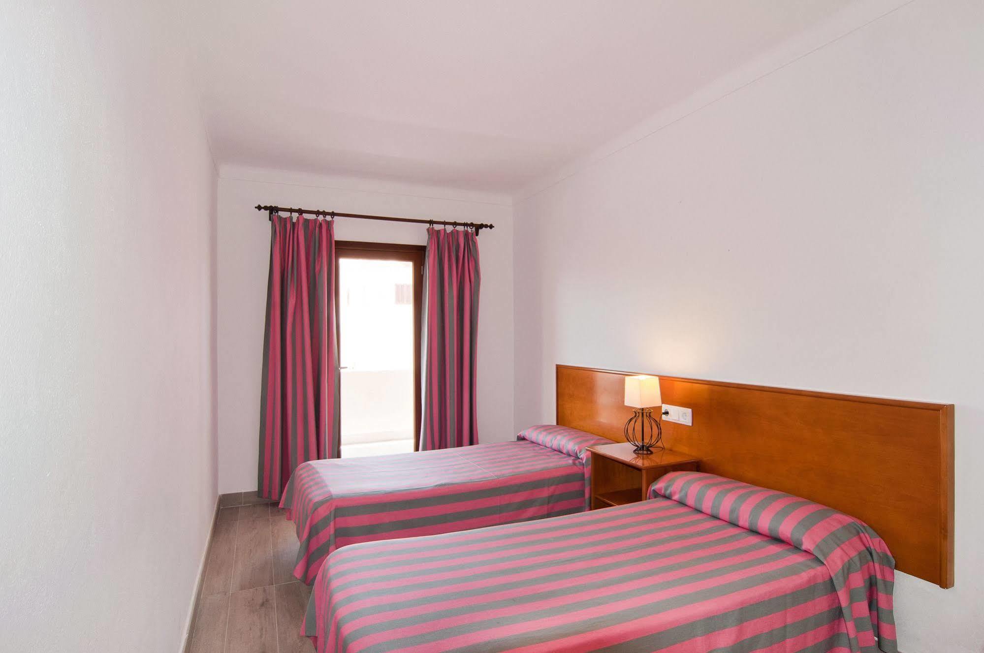 Apartamentos Estanques Colonia de Sant Jordi Bagian luar foto